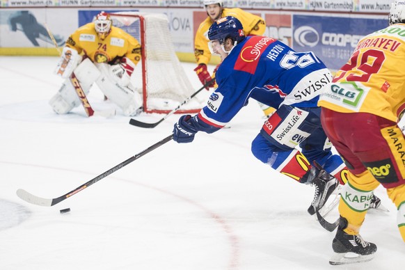 Zuerich&#039;s Fabrice Herzog auf dem Weg zum 2:1 Tor beim Eishockeyspiel der Nationalleague A ZSC Lions gegen den SCL Tigers im Hallenstadion in Zuerich, aufgenommen am Sonntag, 8. Januar 2017. (KEYS ...