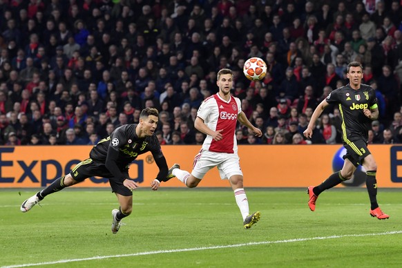 Juventus&#039; Cristiano Ronaldo, left, scores his side&#039;s opening goal during the Champions League quarterfinal, first leg, soccer match between Ajax and Juventus at the Johan Cruyff ArenA in Ams ...