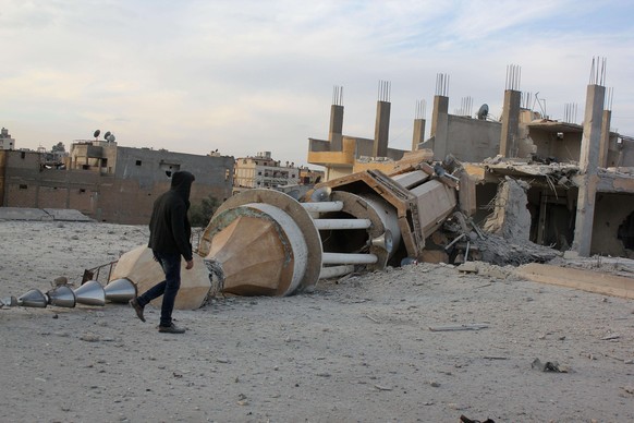 Zerstörung in Rakka: Das syrische Militär bombardiert seit Wochen die IS-Hochburg im Norden des Landes.