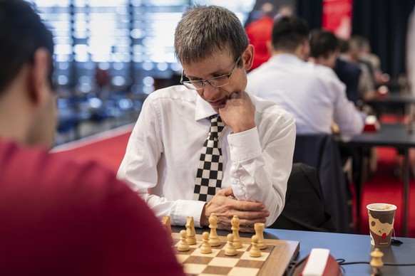 epa12233917 Grandmaster David Navara of the Czech Republic plays the first game in the Rapid Fischer Random Championship during the Biel International Chess Festival in Biel, Switzerland, 12 July 2025 ...