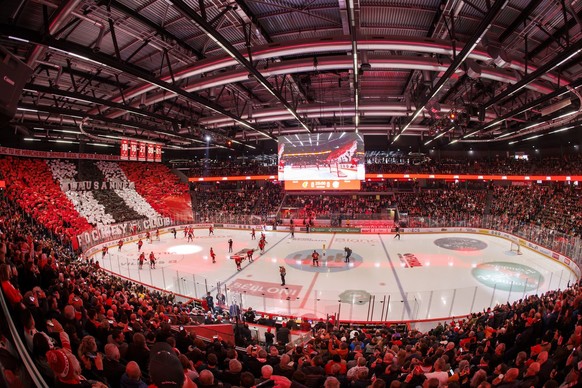 Les joueurs du Lausanne HC arrivent sur la glace pour le 2eme match de la finale de play-off du championnat suisse de hockey sur glace de National League entre Lausanne HC, LHC, et ZSC Lions, ZSC, ce  ...