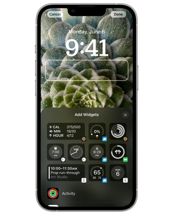 Der Sperrbildschirm lässt sich nun mit Widgets personalisieren.