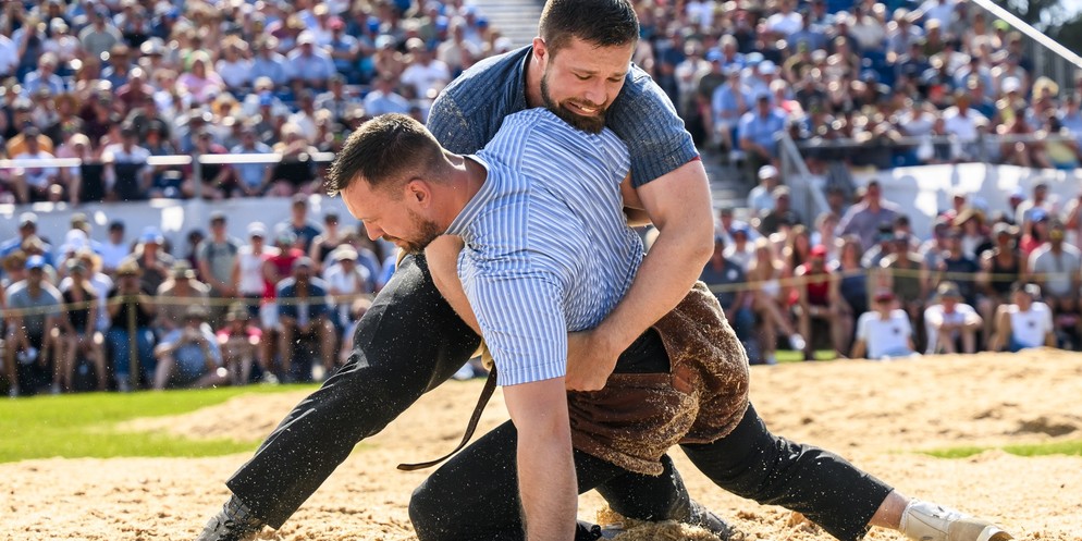 Fabian Staudenmann im Schlussgang des Bernisch-Kantonalen Schwingfest in Tramelan.