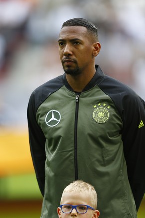 Boateng (oben :)) beim Länderspiel der Deutschen gegen die Slowakai.