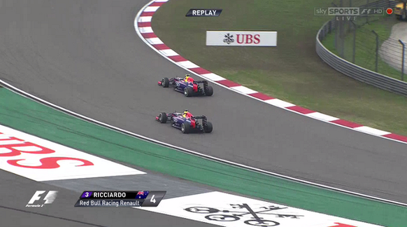 Vettel muss Teamkollege Ricciardo vorbeiziehen lassen.