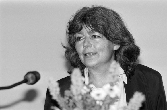 Die Berner Nationalraetin Leni Robert spricht bei der Delegiertenversammlung des Bundes schweizerischer Frauenorganisationen, aufgenommen im Juni 1988. (KEYSTONE/Str)