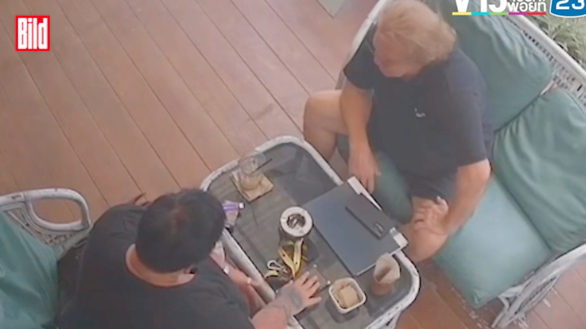 Diese Aufnahme einer Überwachungskamera zeigt Mack (rechts) zum letzten Mal lebend. Und natürlich mit Petra G.