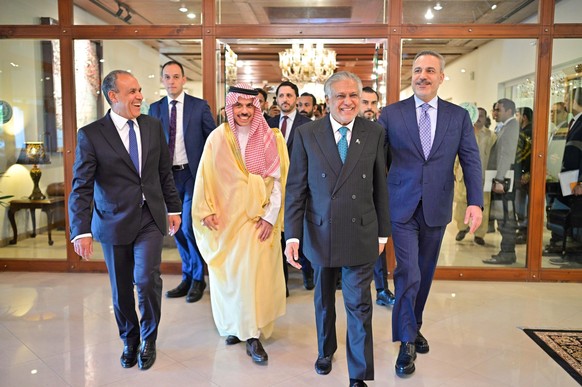 epa12858747 A handout photo made available by the Pakistani Foreign Offices shows Turkish Foreign Minister Hakan Fidan, Saudi Foreign Minister Prince Faisal bin Farhan, Egyptian Foreign Minister Badr  ...