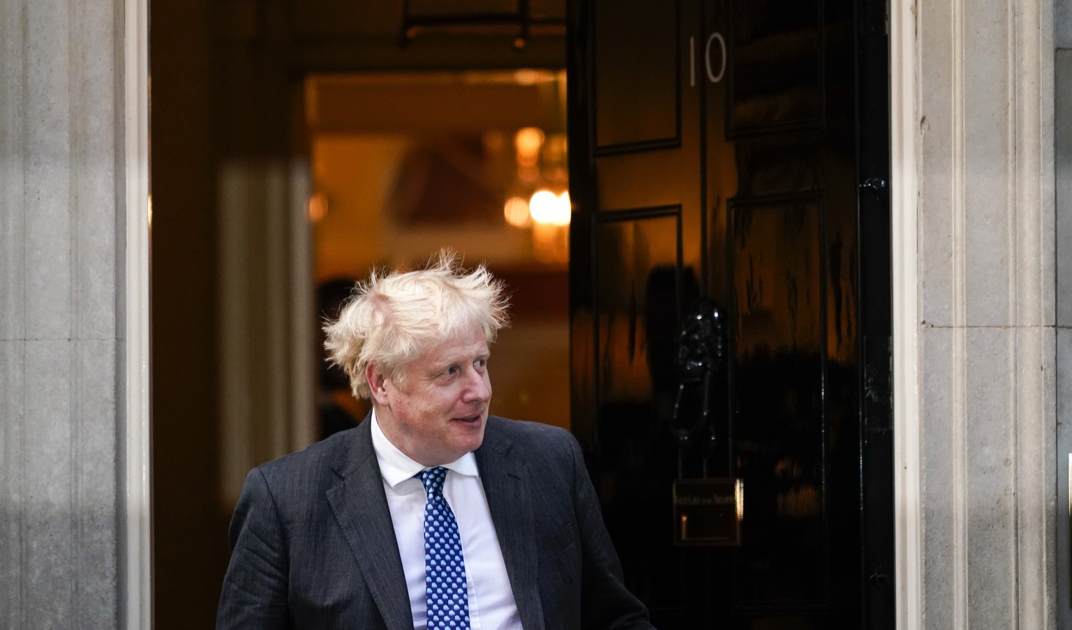 Britain&#039;s Prime Minister Boris Johnson steps out from 10 Downing Street to greet the Netherlands&#039; Prime Minister Mark Rutte, in London, Friday, Sept. 17, 2021.(AP Photo/Alberto Pezzali)