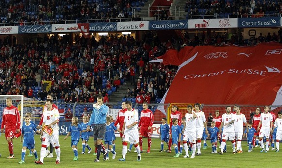Schweiz – Montenegro vor halb-leeren Rängen.