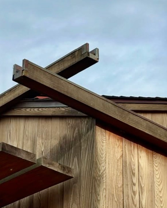 Sexy gutters - sexy Dachrinnen 
https://www.instagram.com/sexygutters/
