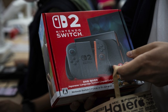 A customer purchases Nintendo Switch 2 at an electronics retailer in Tokyo, Thursday, June 5, 2025. (AP Photo/Louise Delmotte)
Japan Nintendo Switch 2
