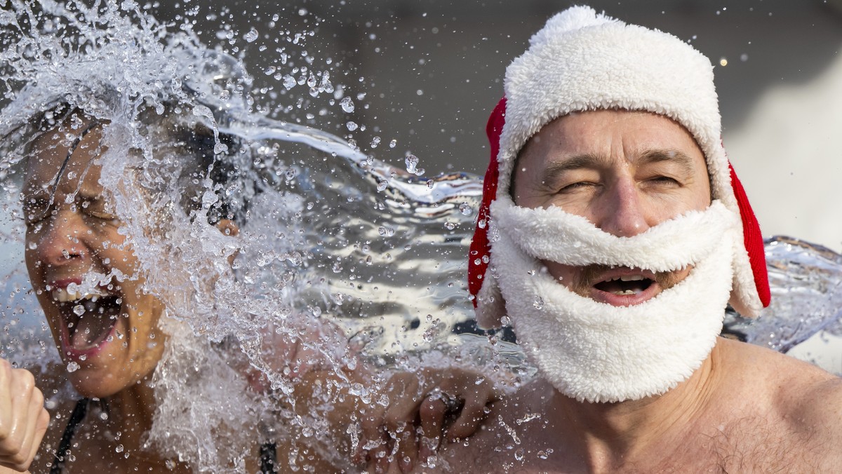 Genfer-Weihnachtsschwimmen-mit-Rekordbeteiligung-so-viele-waren-dabei-und-so-kalt-war-es