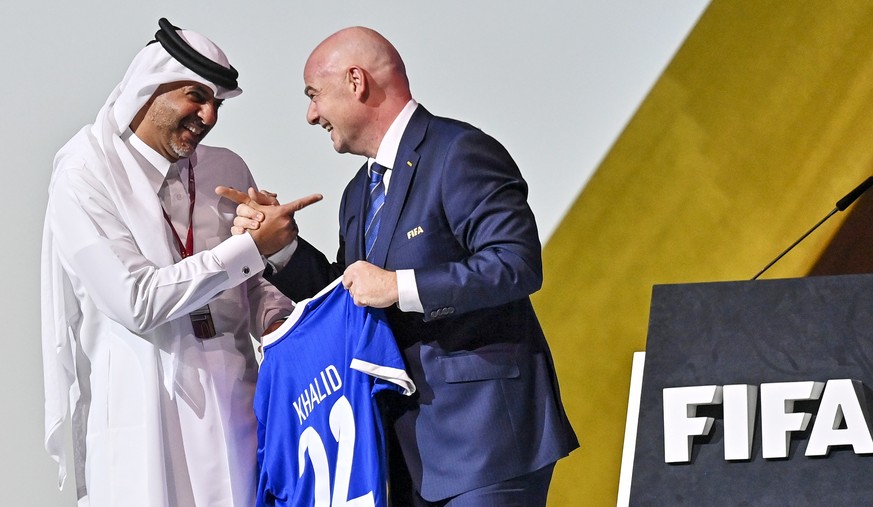 epaselect epa09861549 FIFA president Gianni Infantino (R) presents a jersey to the Prime Minister of the State of Qatar, Sheikh Khalid Bin Khalifa Bin Abdulaziz al-Thani, during the 72nd FIFA Congress ...