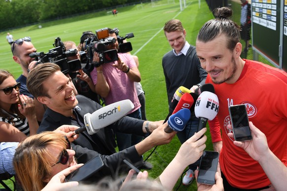 epa05297638 Player Alexander Meier (R) talks to journalists during a training session of German Bundesliga soccer club Eintracht Frankfurt at the Commerzbank-Arena in Frankfurt am Main,Â Germany, 10 M ...