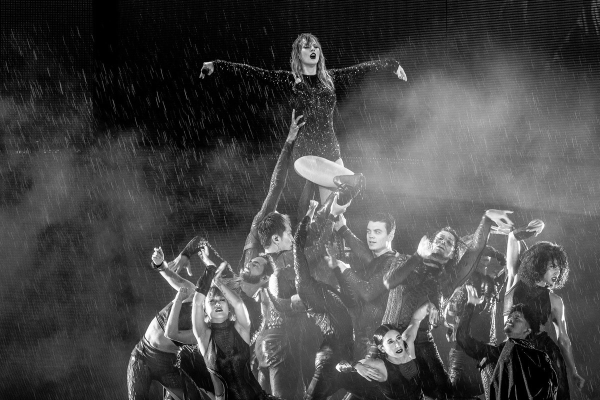 SYDNEY, AUSTRALIA - NOVEMBER 02: (EDITORS NOTE: This digital image has been converted to black and white.) Taylor Swift performs at ANZ Stadium on November 02, 2018 in Sydney, Australia. (Photo by Mar ...