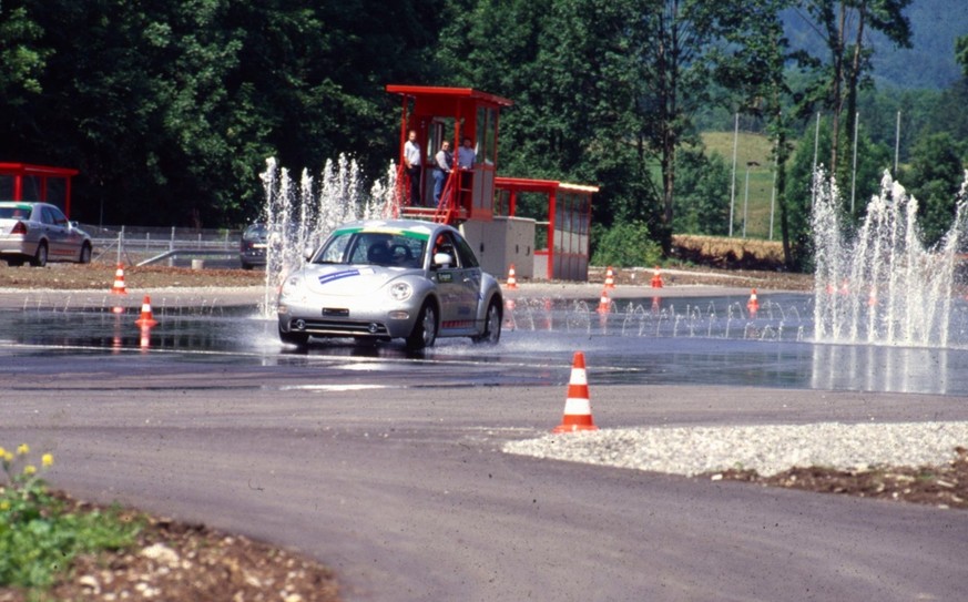 130 Jahre TCS 

https://www.tcs.ch/de/der-tcs/rund-um-den-tcs/geschichte.php