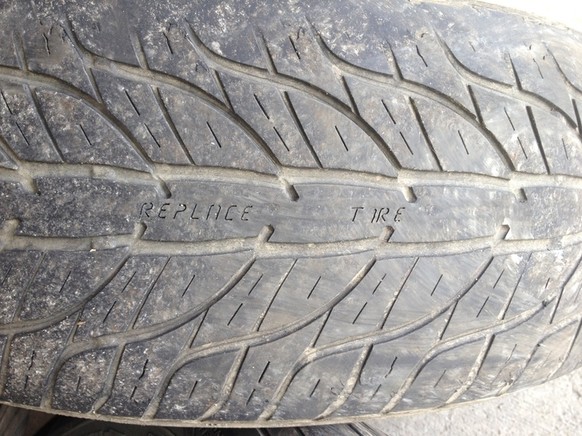 Durch die Abnützung der Reifen kommt am kritischen Punkt die Aufforderung «Replace Tire» zum Vorschein.