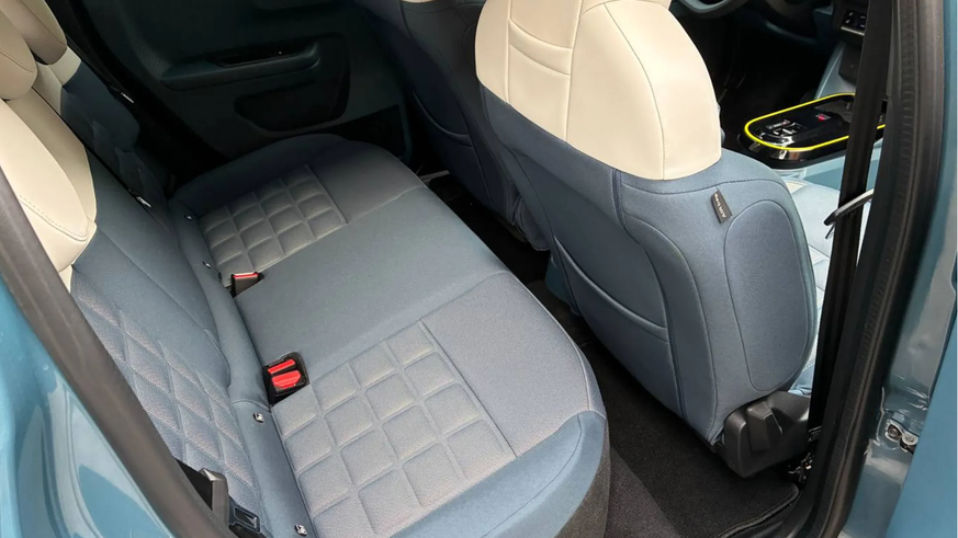 Rücksitzbank im Fiat Grande Panda: Hier geht es eher eng zu.
