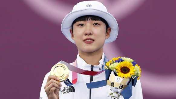 epa09379945 Gold medalist An San of South Korea poses on the podium at the victory ceremony of the women&#039;s individual event during the Archery events of the Tokyo 2020 Olympic Games at the Yumeno ...