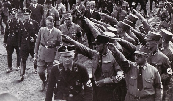 Hitler bei einem seiner Auftritte in Nürnberg.