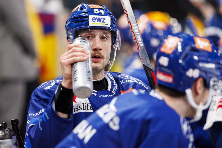 ZSC Lions Verteidiger Christian Marti waehrend dem Eishockey-Meisterschaftsspiel der National League zwischen den ZSC Lions und dem EHC Biel am Mittwoch, 15. Februar 2023, in Zuerich. (KEYSTONE/Patric ...