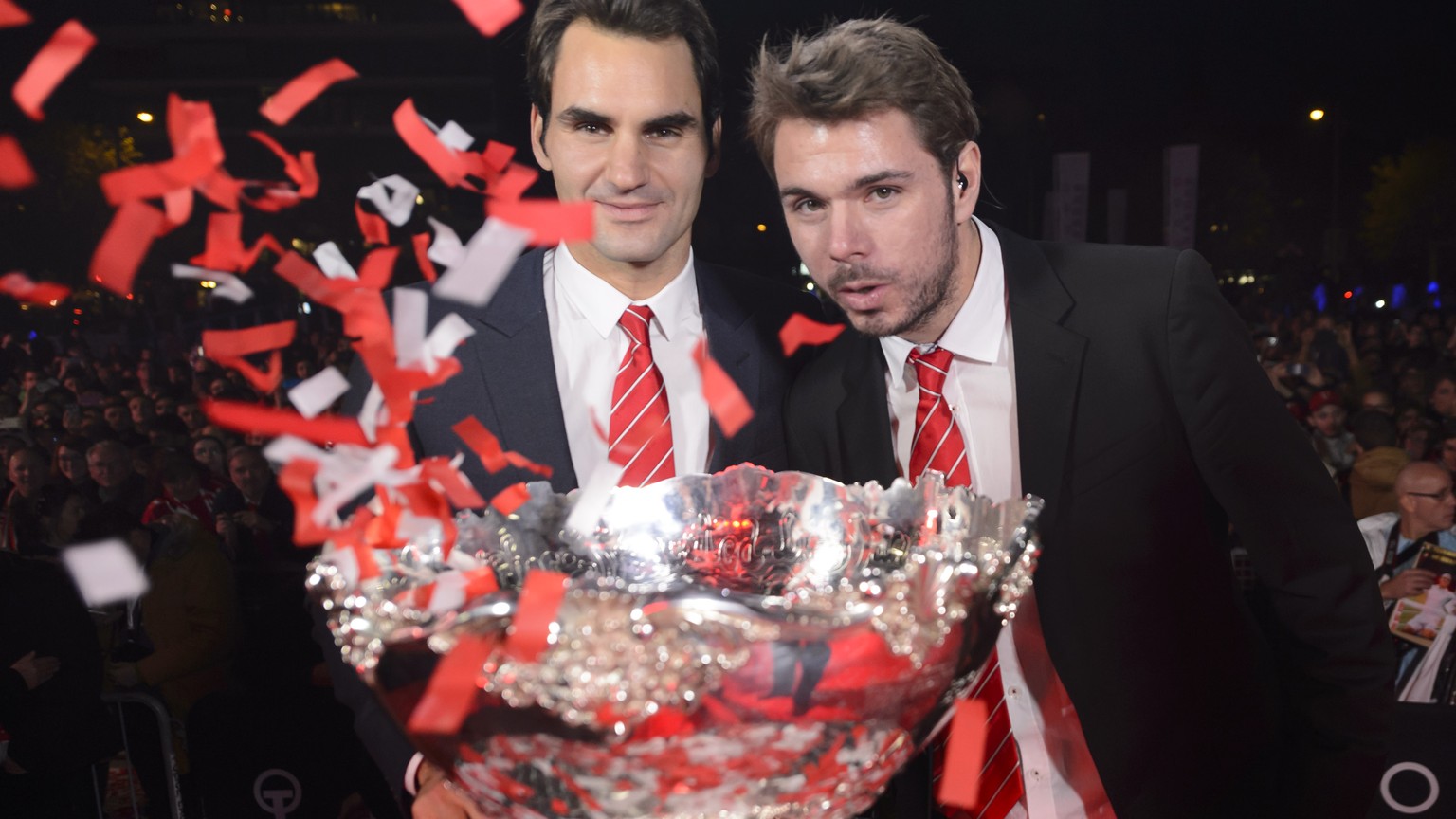 ZUR ZUSAGE VON WAWRINKA UND FEDERER ZUM DAVIS CUP GEGEN HOLLAND STELLEN WIR IHNEN AM FREITAG, 24. JULI 2015, FOLGENDES ARCHIVBILD ZUR VERFUEGUNG - Swiss Davis Cup Team captain tennis players Stanislas ...