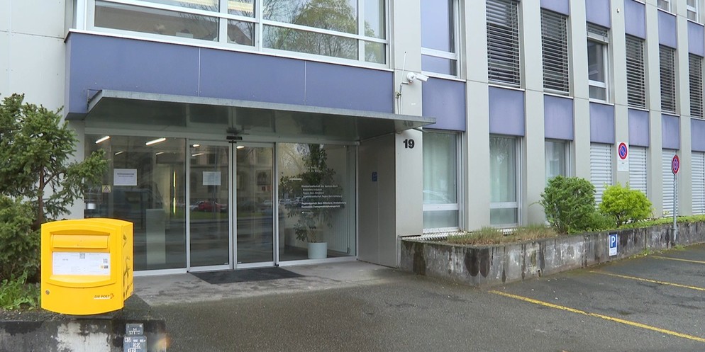 Aus einer kurzen Beziehung wird eine Tragödie mit einem Todesopfer: 2021 ermordet ein heute 23-jähriger seine ehemalige Partnerin. Heute fällt das Regionalgericht Bern-Mittelland sein Urteil, welches  ...