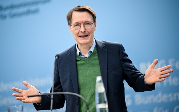 30.10.2023, Berlin: Karl Lauterbach (SPD), Bundesminister f�r Gesundheit, sprich bei einer Pressekonferenz zur Fr�herkennung und Versorgung von Herz-Kreislauf-Erkrankungen. Foto: Britta Pedersen/dpa + ...