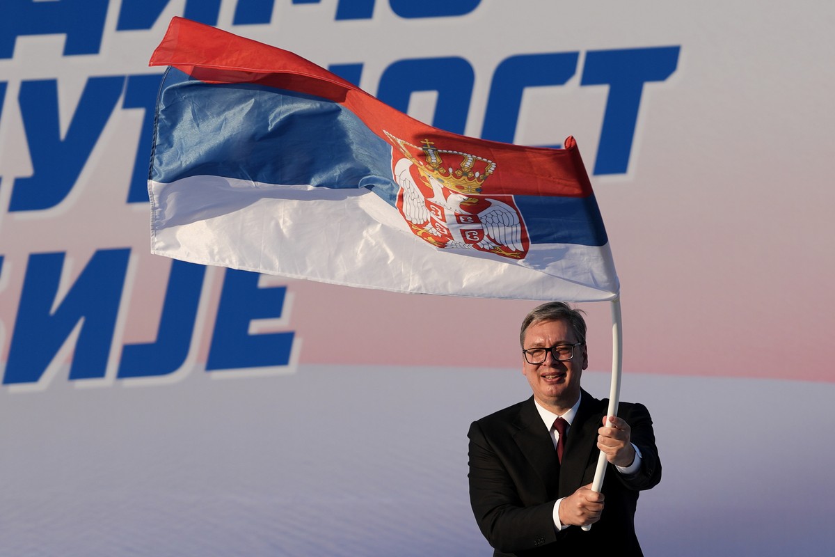 FILE - Serbian President Aleksandar Vucic waves a Serbian flag during a rally of the ruling Serbian Progressive Party (SNS) in Belgrade, Serbia, on June 27, 2026. (AP Photo/Darko Vojinovic, File)
Alek ...