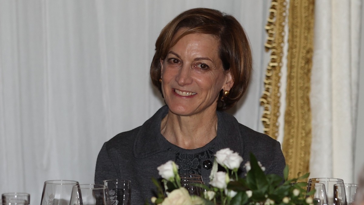 epa09547771 US journalist and historian Anne Applebaum reacts after receiving the 'Francisco Cerecedo' journalistic award in Madrid, Spain, 26 October 2021. EPA/JUANJO MARTIN