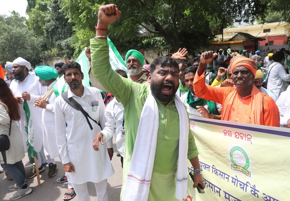 epa10133279 Indian farmer shouts slogans during a protest against the central government in New Delhi, India, 22 August 2022. Thousands of farmers gathered to hold a protest in support of various dema ...