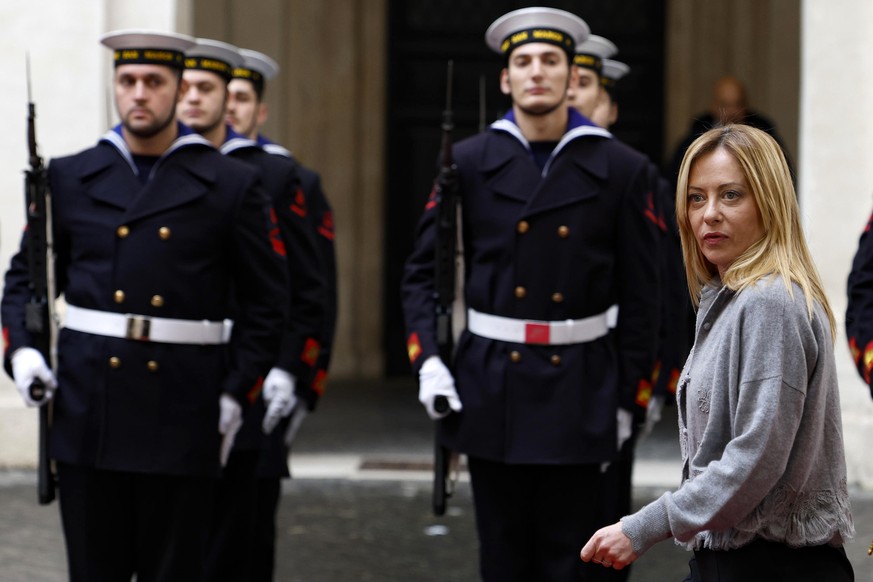 epa12690471 Italian Prime Minister Giorgia Meloni walks before her meeting with the European Parliament president at the Chigi Palace in Rome, Italy, 29 January 2026. EPA/FABIO FRUSTACI