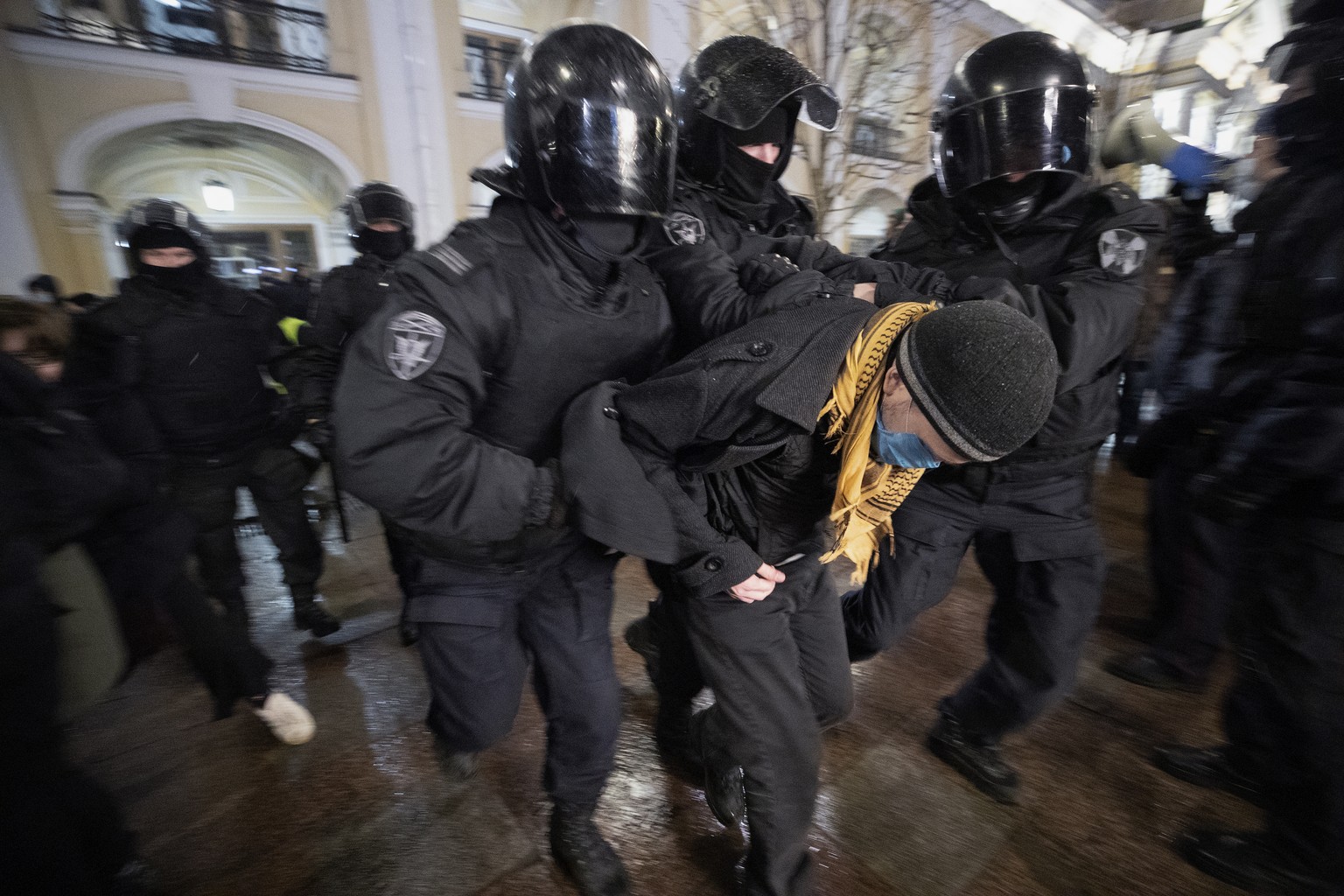 epa09785371 Russian policemen detain a protester during a rally against the entry of Russian troops into Ukraine in St. Petersburg, Russia, 25 February 2022. On February 24, Russian President Vladimir ...