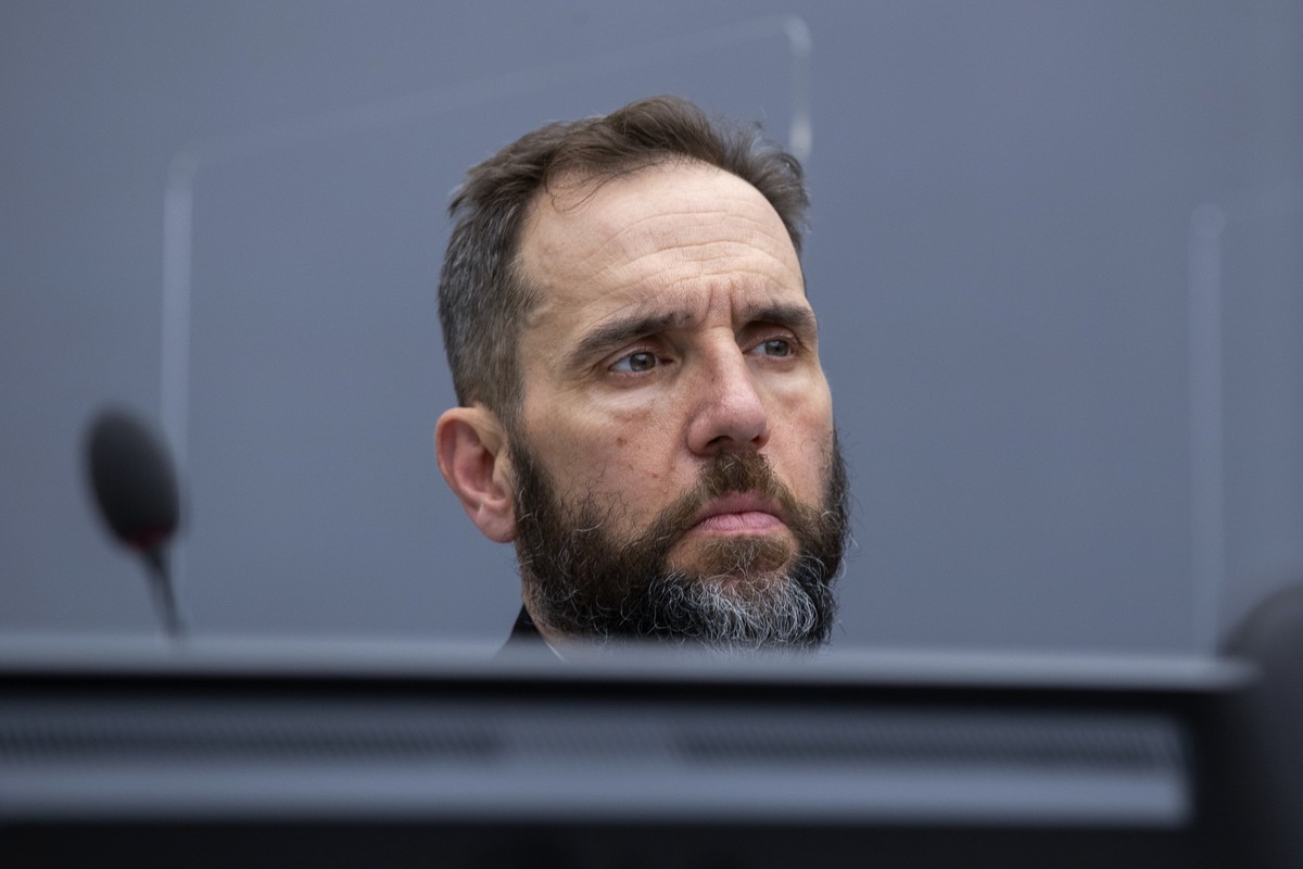 FILE - Prosecutor Jack Smith waits for the start of the court session of Kadri Veseli's initial appearance at the Kosovo Specialist Chambers court in The Hague, Netherlands, Nov. 10, 2020. Smith, ...