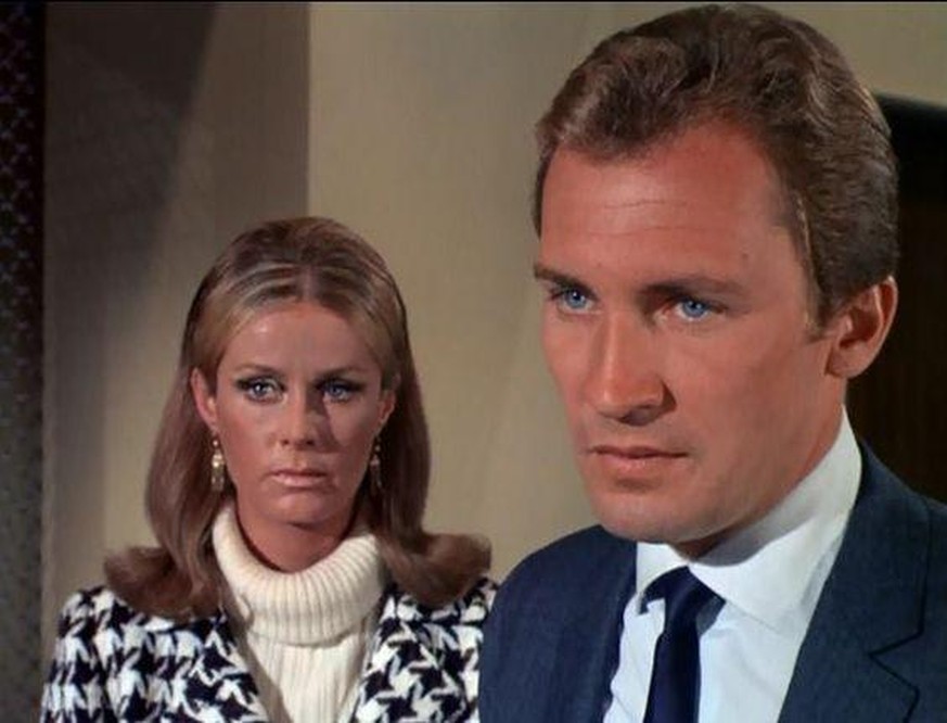 Szene aus der TV-Serie «The Invaders» («Invasion von der Wega»)
https://musingsofamiddleagedgeek.blog/2019/05/11/the-invaders-1967-1968-in-color/