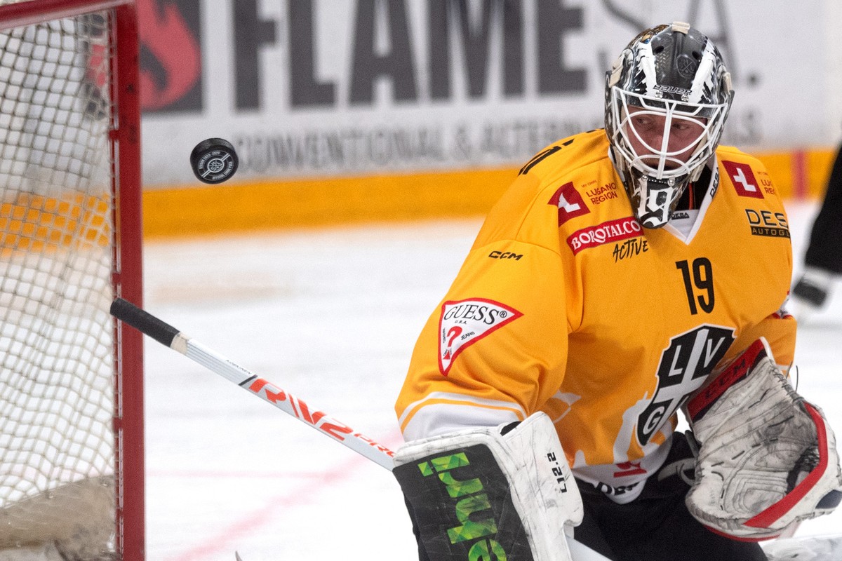 Lugano's goalkeeper Mikko Koskinen, during the preliminary round game of National League Swiss Championship 2023/24 between HC Lugano and Fribourg Gotteron at the Corner Arena in Lugano, Sunday,  ...