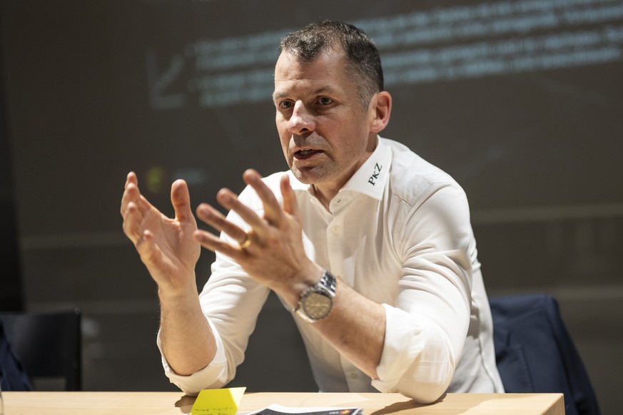 Martin Pluess, Sportdirektor, spricht an der Saison Medienkonferenz des SC Bern am Montag, 25. August 2025 in der Postfinance Arena in Bern. Am 9. September spielt der SCB sein erstes Spiel der Saison ...