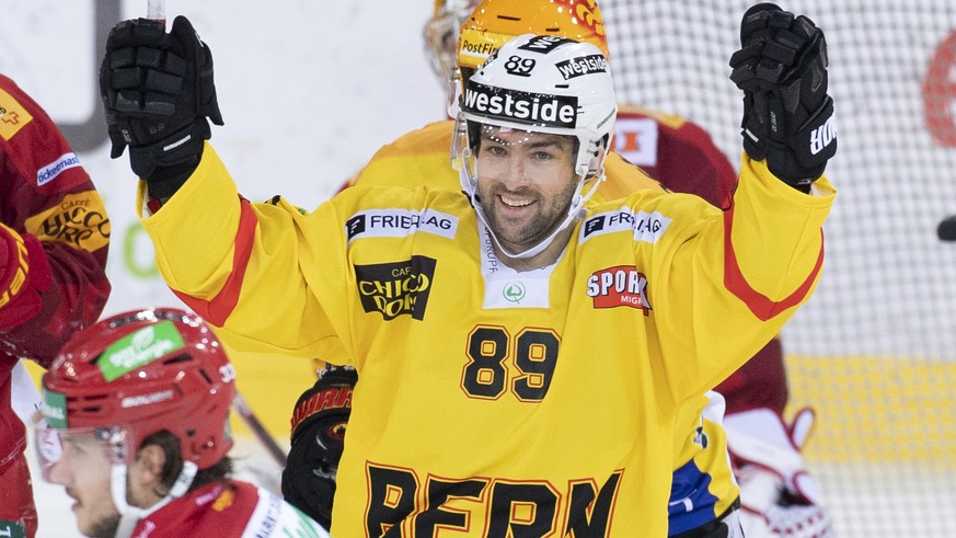 Berns Cory Conacher, Torschuetze zum 1:2 jubelt waehrend dem Meisterschaftsspiel der National League zwischen den SCL Tigers und dem SC Bern, am Mittwoch, 17. Februar 2021, im Ilfisstadion in Langnau. ...