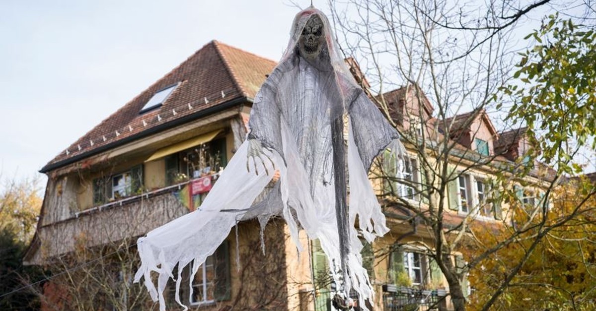 Feuerwerk-Eierwerfer-und-L-rm-die-Polizei-Bilanz-zur-Schweizer-Halloween-Nacht