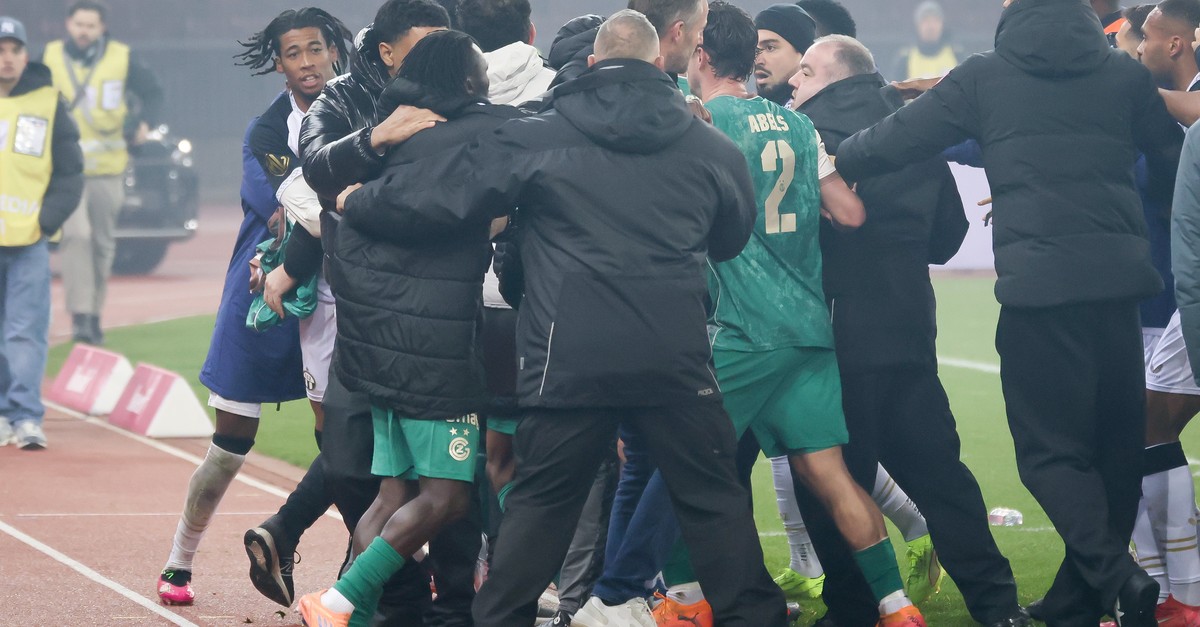 Pr-gelnde-Fans-und-Spieler-Der-Schweizer-Fussball-gibt-ein-schlechtes-Bild-ab