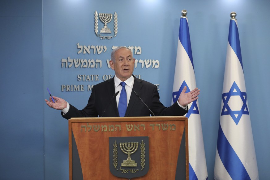 Der israelische Premierminister Benjamin Netanyahu kündigt an einer Pressekonferenz eine diplomatische Beziehung zwischen Israel und den Vereinigten Arabischen Emiraten an.