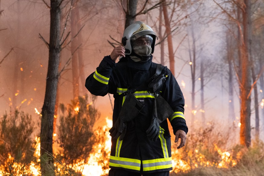 epa13135148 French firefighters battle a wildfire spreading in Marcheprime, south-western France, 26 July 2026 (issued 27 July 2026). According to a recent report from the French Ministry of the Inter ...