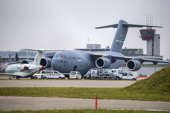 A plane of the United States Air Force is parked on a field at Zurich Airport in Zurich, Switzerland, on Sunday, Jan. 14, 2018. US president Donald Trump will visit the World Economic Forum (WEF) in D ...