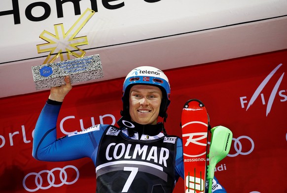 Alpine Skiing - FIS Alpine Skiing World Cup - Men&#039;s Slalom race 2nd run - Madonna di Campiglio, Italy - 22/12/16 - Henrik Kristoffersen of Norway celebrates on the podium his first place. REUTERS ...