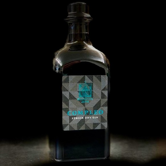 compleo wine infused zurich dry gin alkohol trinken drinks cocktails https://www.staatskellerei.ch/weine/compleo-gin-zuerich-dry-gin-wine-infused/