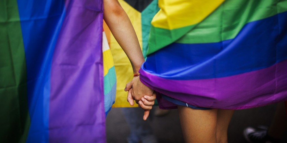 Tausende Menschen tanzten an der Pride-Demo durch die Strassen Zürichs. Pride Zürich vermeldete mit 55'000 Teilnehmenden einen neuen Rekord. Die Impressionen zum grossen Umzug siehst du hier im Video.