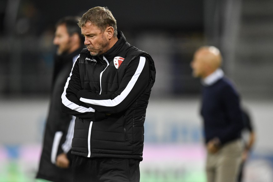 Sions Trainer Stephane Henchoz, beim Fussball Super-League Spiel zwischen dem FC St. Gallen und dem FC Sion, am Samstag, 2. November 2019, im Kybunpark in St. Gallen. (KEYSTONE/Gian Ehrenzeller)