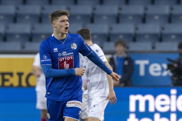 Der Luzerner Lars Villiger feiert das Tor zum 1:1 beim Super League Meisterschaftsspiel zwischen dem FC Luzern und dem FC Winterthur vom Sonntag, 9. Februar 2025 in Luzern. (KEYSTONE/Urs Flueeler)