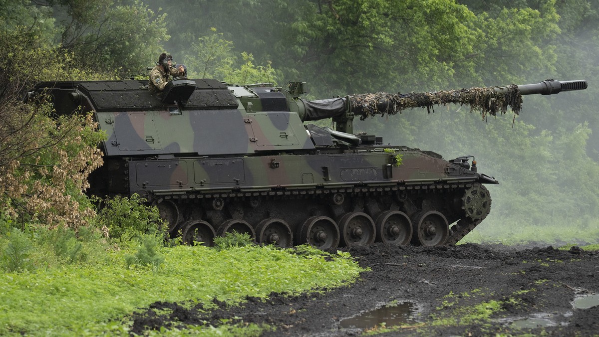 A Ukrainian army, German self-propelled Panzerhaubitze 2000, artillery is seen at its position at the frontline near Bakhmut, Donetsk region, Ukraine, Saturday, May 27, 2023. (AP Photo/Efrem Lukatsky)